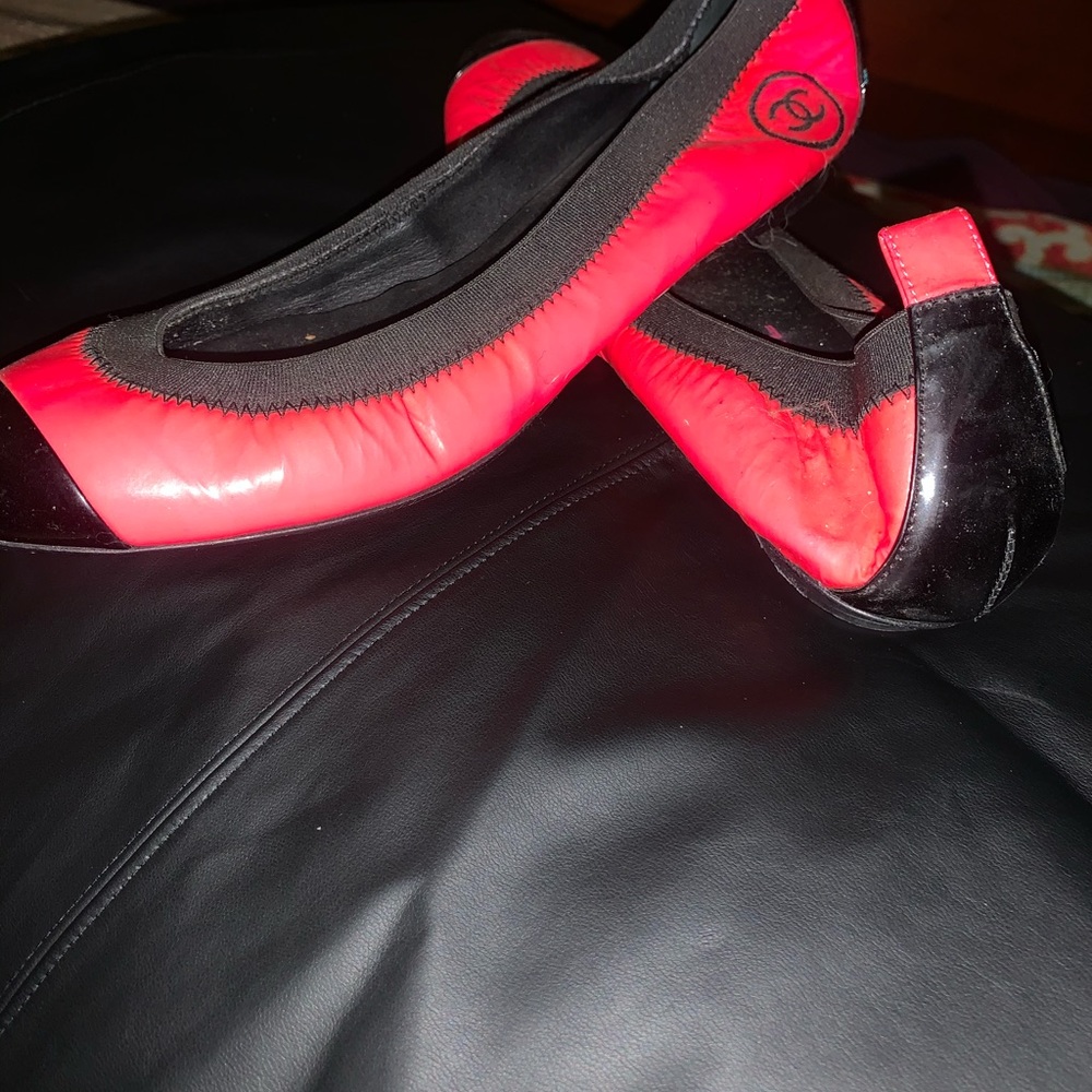 CHANEL patent leather flats